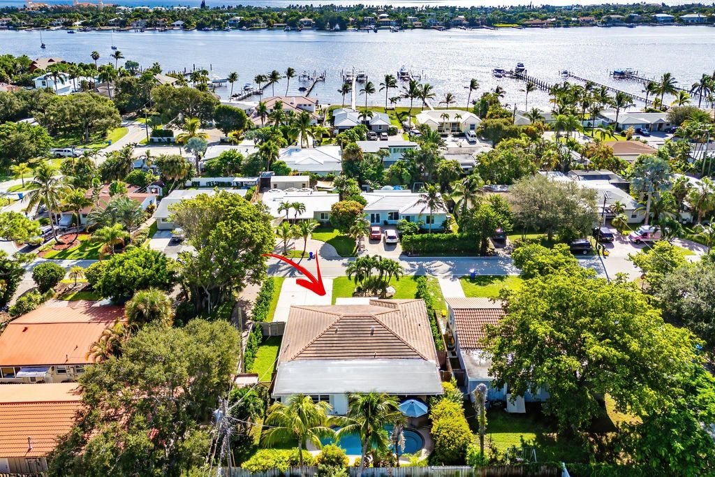 Photo of 817 S Lake Drive, Lantana, FL 33462 (MLS # R11124362)