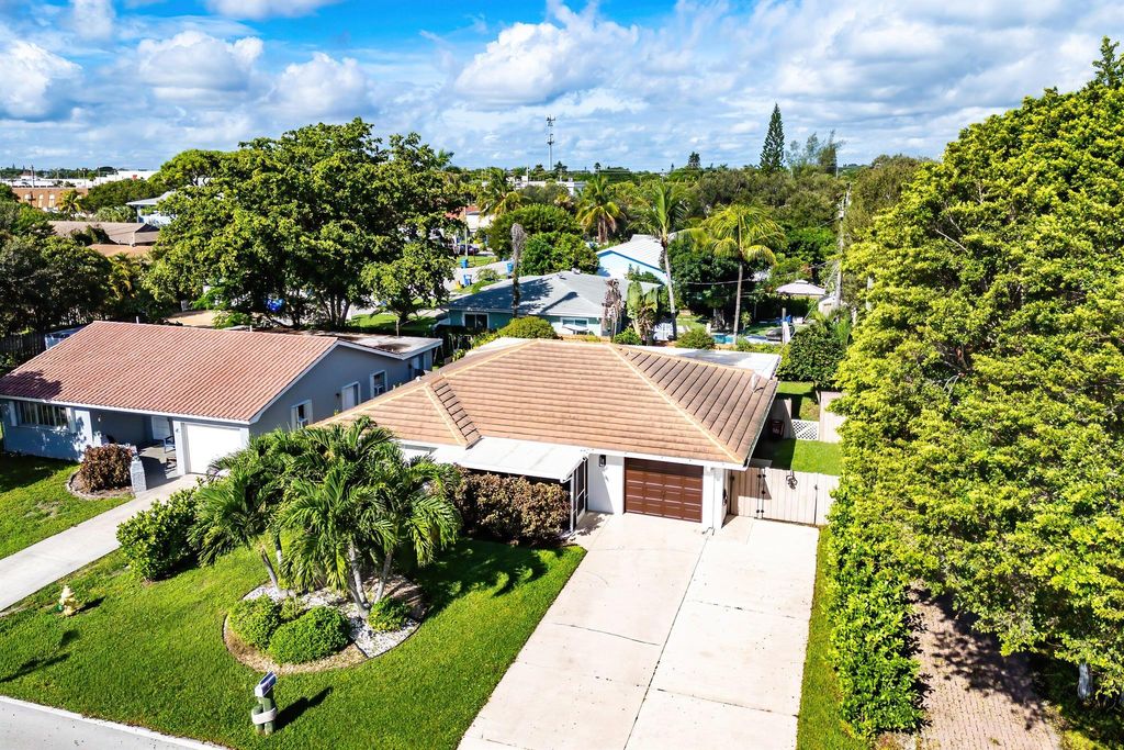 Photo of 817 S Lake Drive, Lantana, FL 33462 (MLS # R11124362)