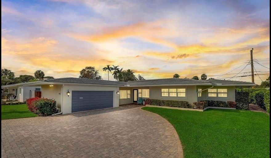 Two bedroom two bath with Possible third bedroom with Murphy bed. Two car garage all fenced with two electric gates. Gas cooking modern kitchen