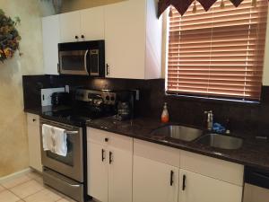 LEXINGTON LAKES - Residential