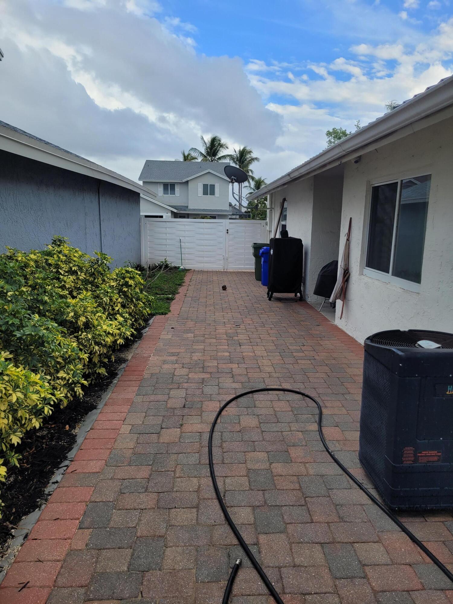 LAKESIDE SOUTH - Residential