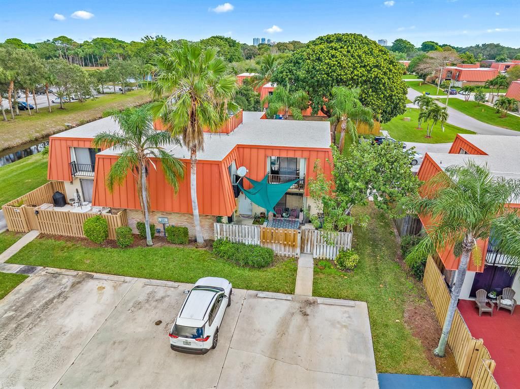 Photo of 3350 S Meridian Way #D, Palm Beach Gardens, FL 33410 (MLS # R10870719)