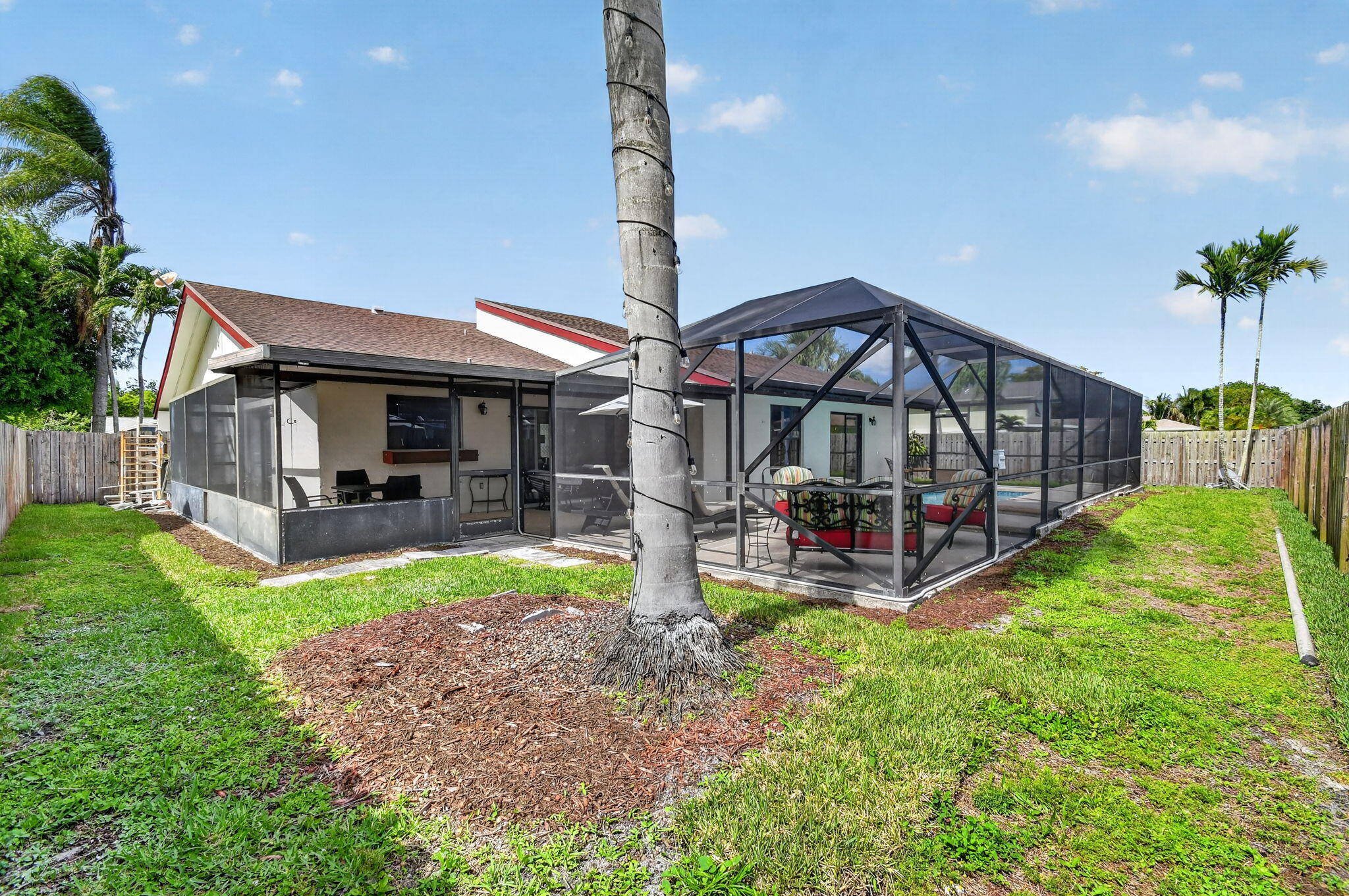 PINEWOOD EAST 2 OF WELLINGTON - Residential