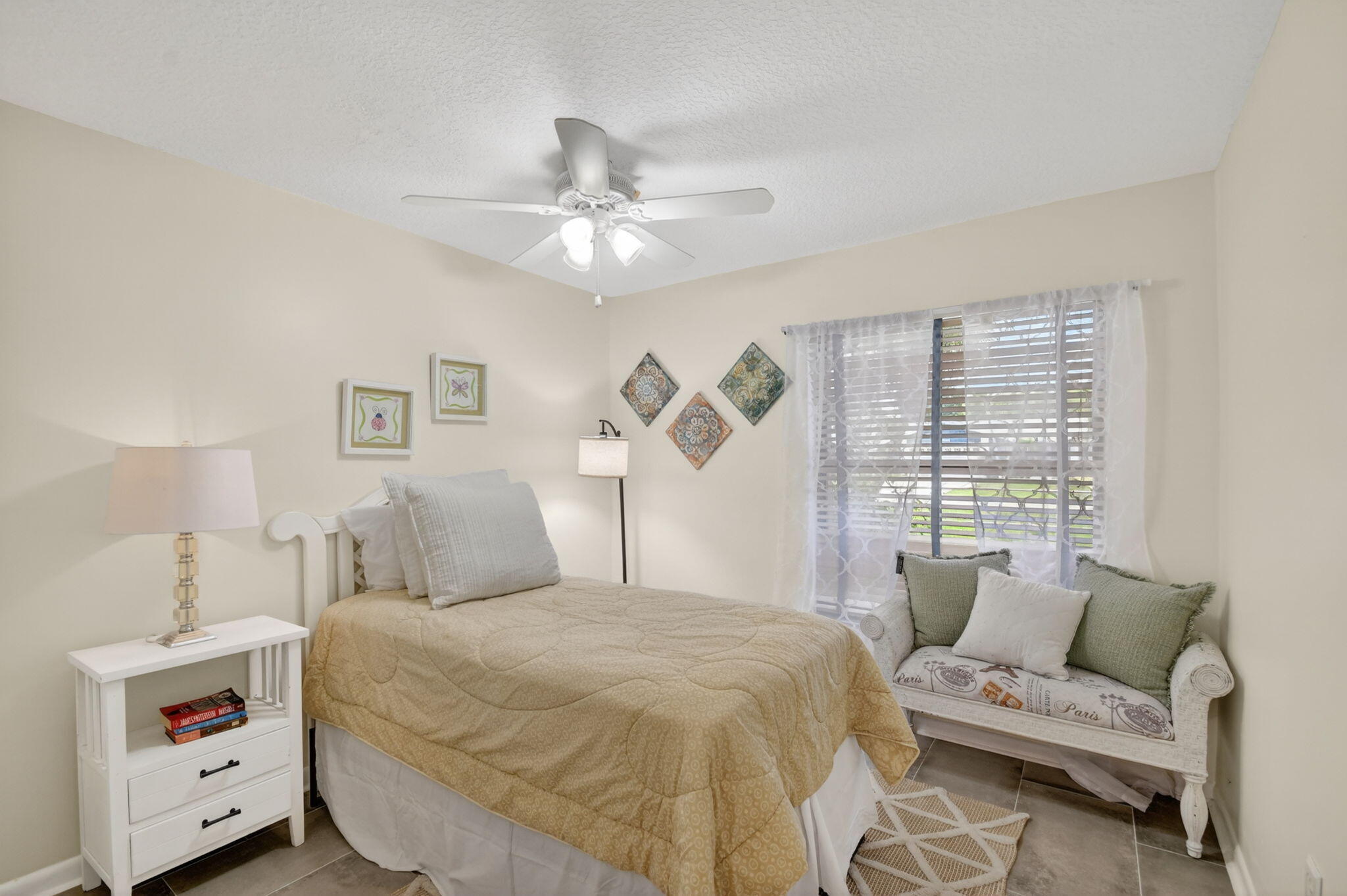 PINEWOOD EAST 2 OF WELLINGTON - Residential