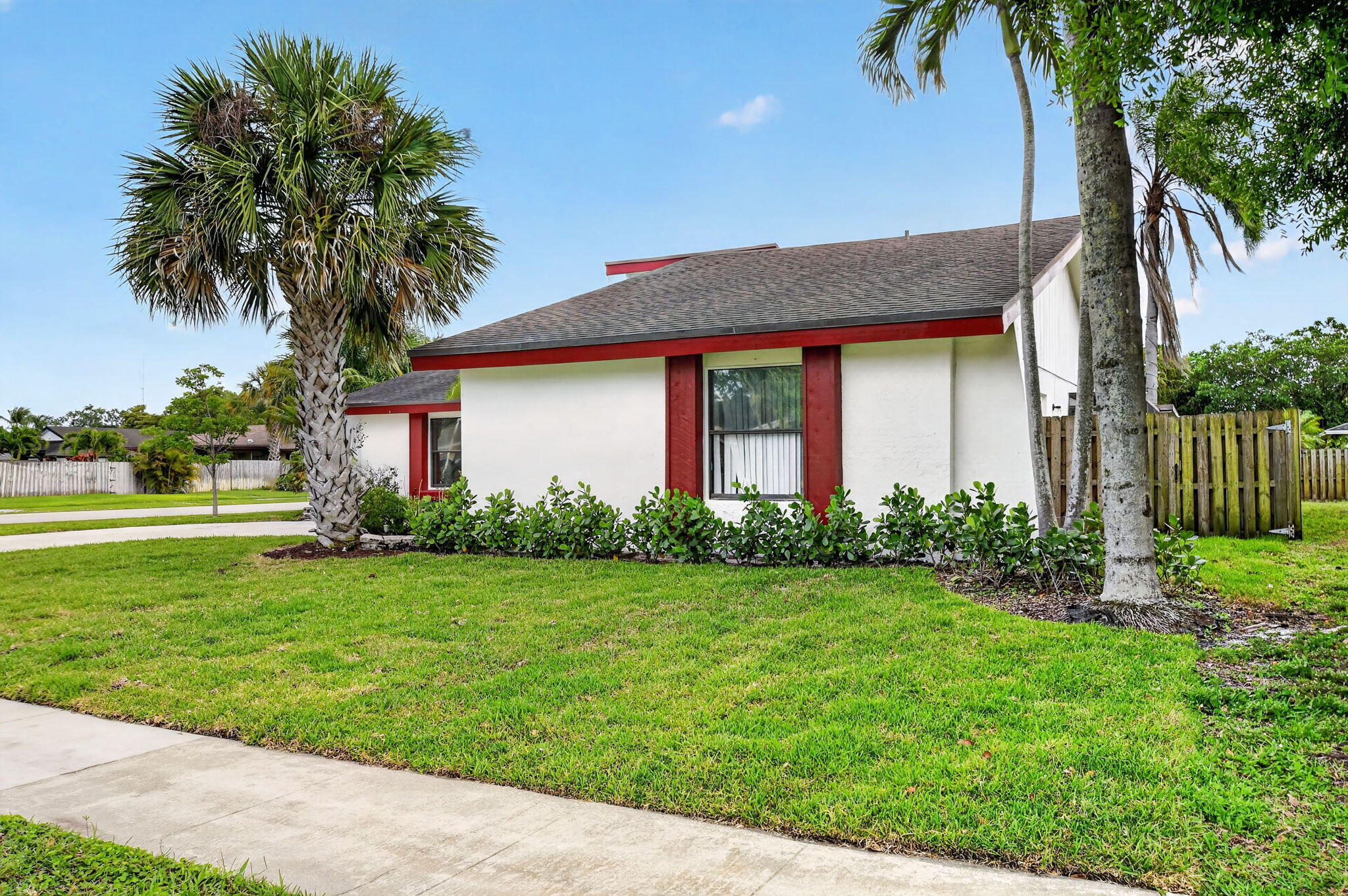 PINEWOOD EAST 2 OF WELLINGTON - Residential