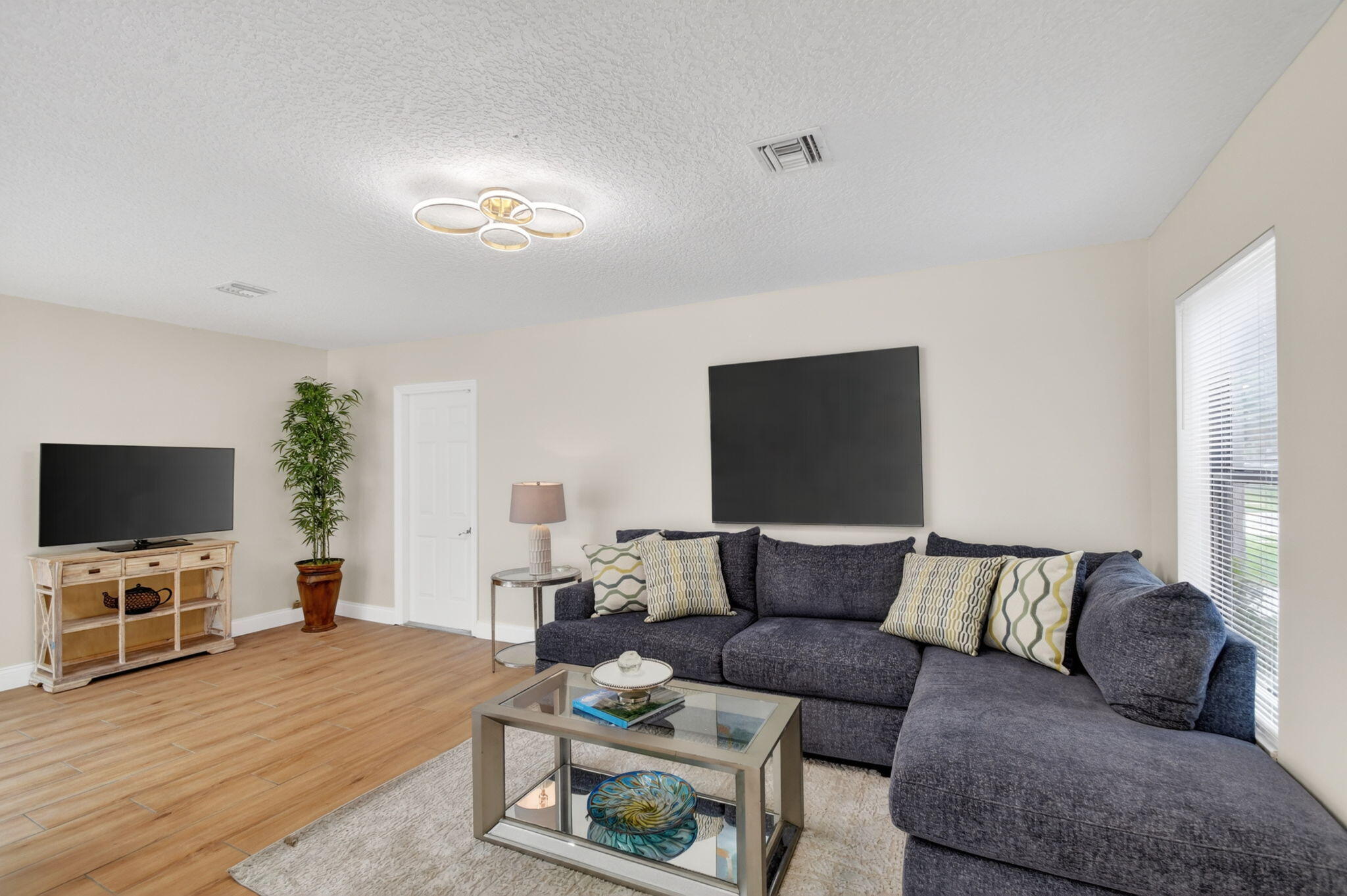 PINEWOOD EAST 2 OF WELLINGTON - Residential