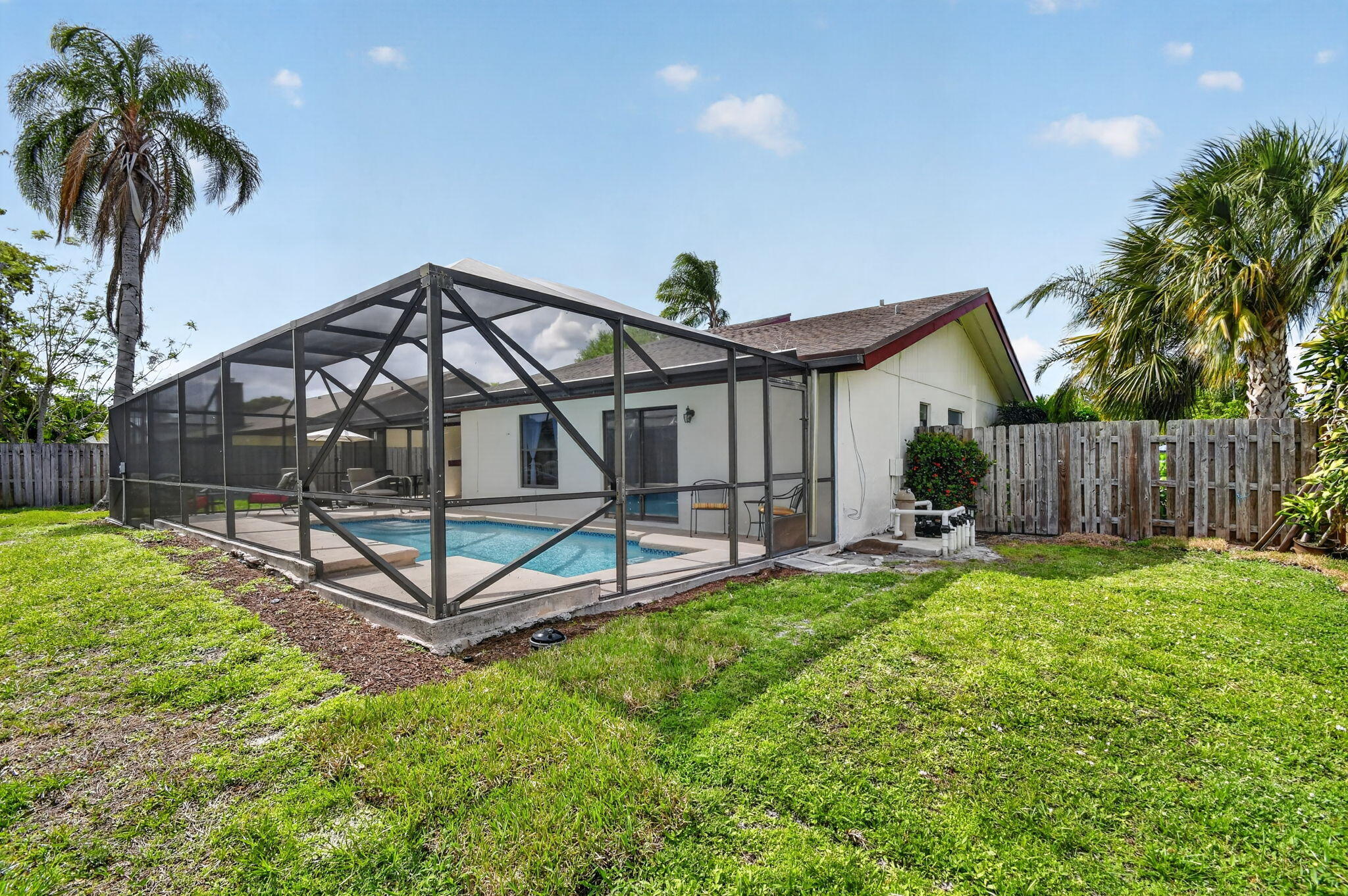 PINEWOOD EAST 2 OF WELLINGTON - Residential