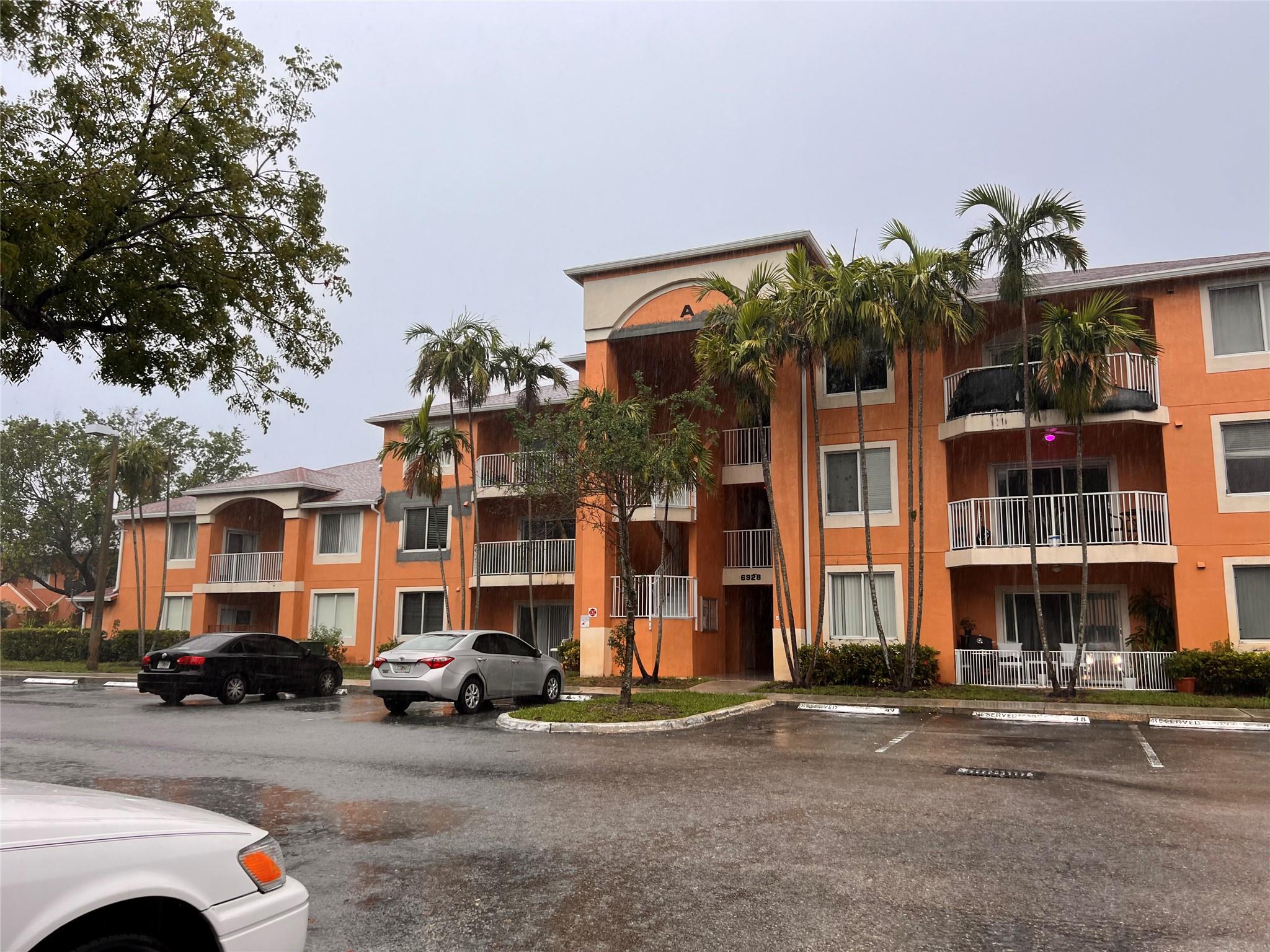 Beautiful, gated community located in the heart of Devie with easy access to main roads that will connect you in minutes to the Fabolous Ft Lauderdale Beach, airport, stadiums, downtown, short drive to major schools, colleges and universities, this beautiful unit has two master bedrooms, 2 full bathrooms, open and modern kitchen, laundry room and open balcony. Enjoy the community's large pool just steps away