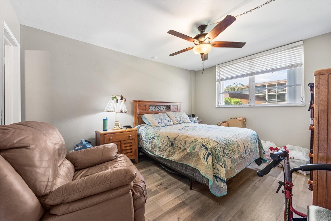 Lighthouse Point Plaza - Residential