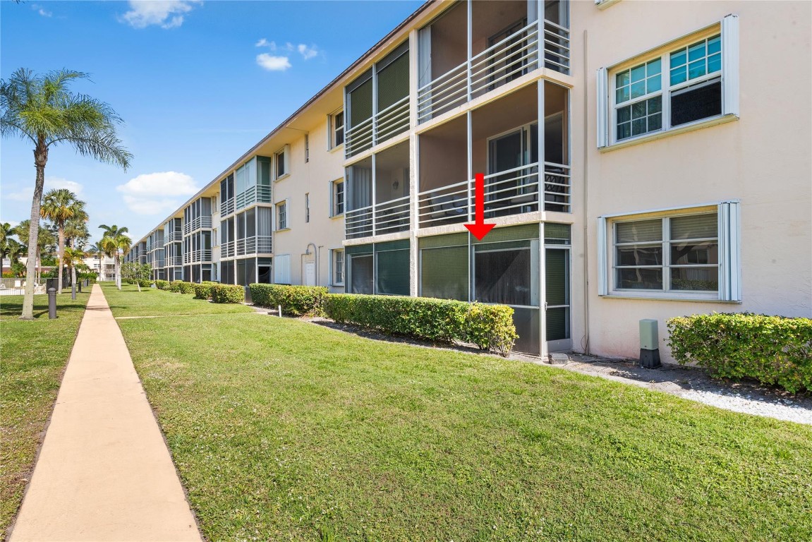 Lighthouse Point Plaza - Residential