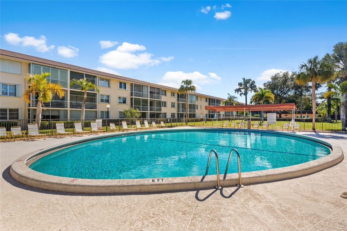 Lighthouse Point Plaza - Residential