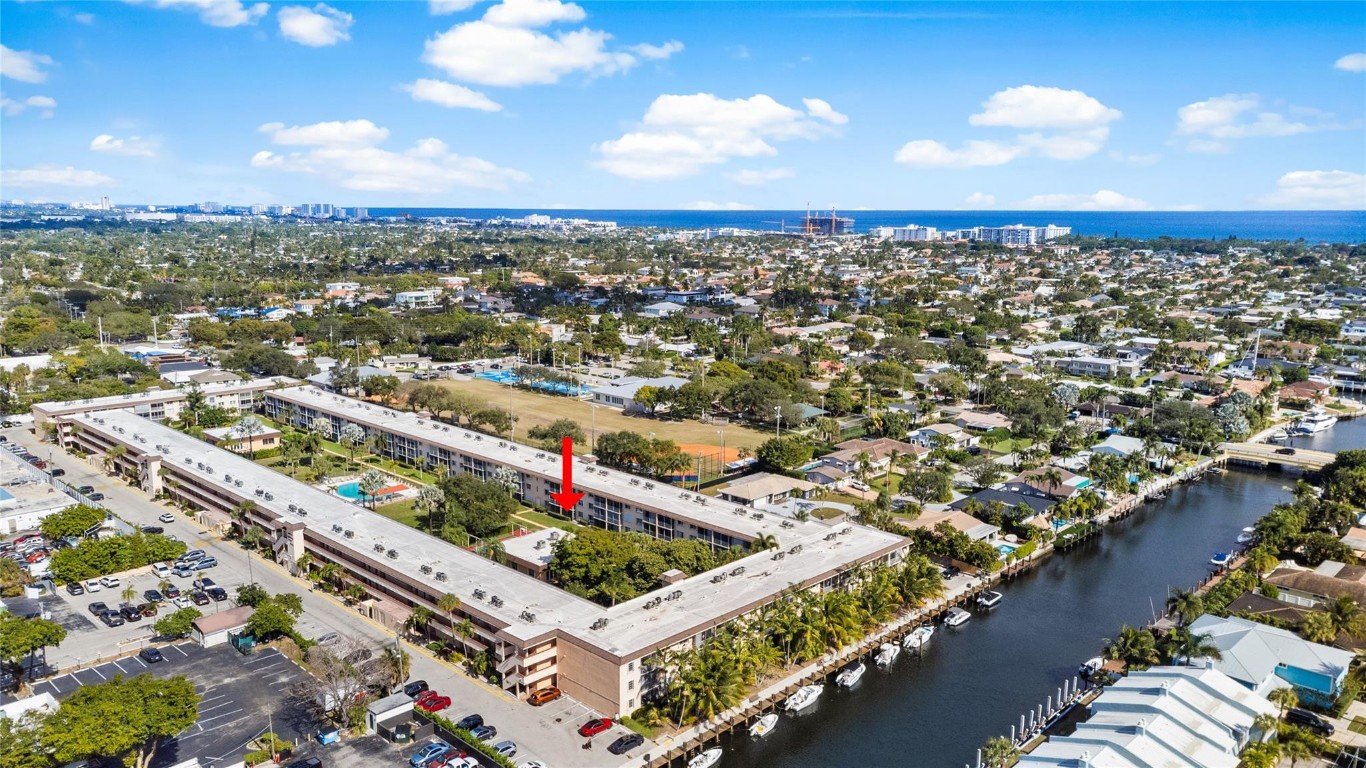 Lighthouse Point Plaza - Residential