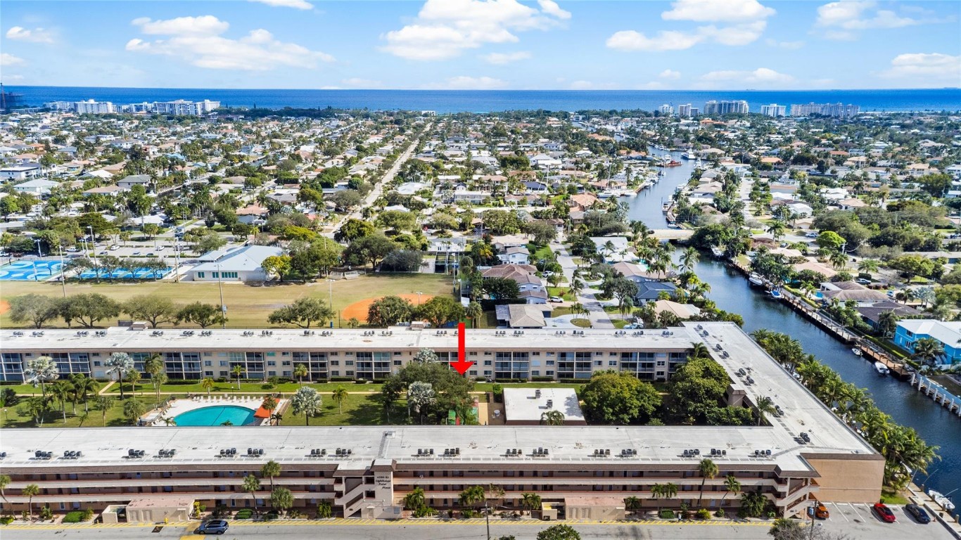 Lighthouse Point Plaza - Residential