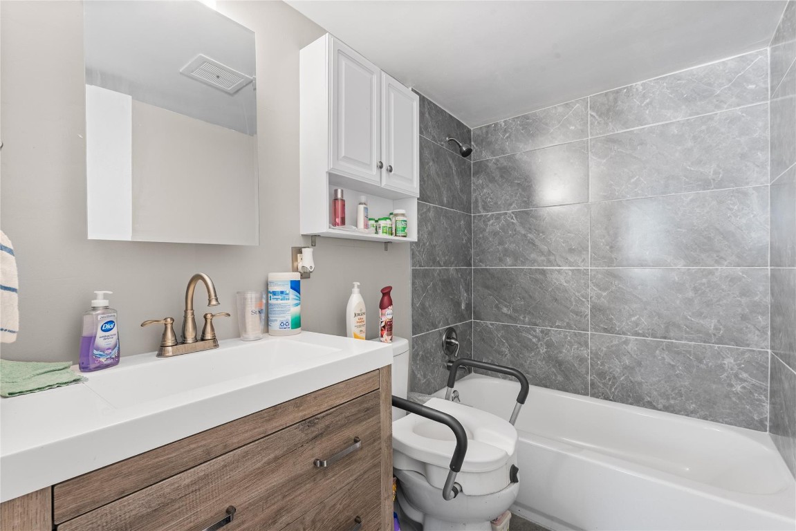 Lighthouse Point Plaza - Residential