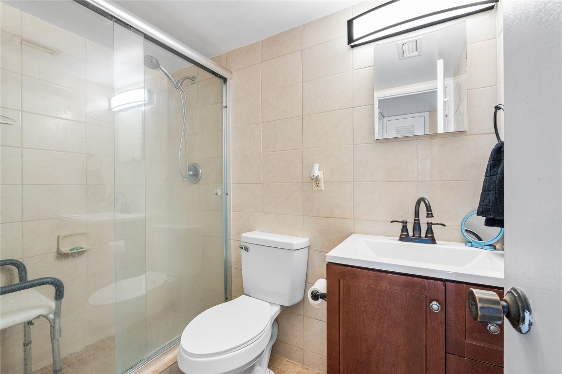 Lighthouse Point Plaza - Residential