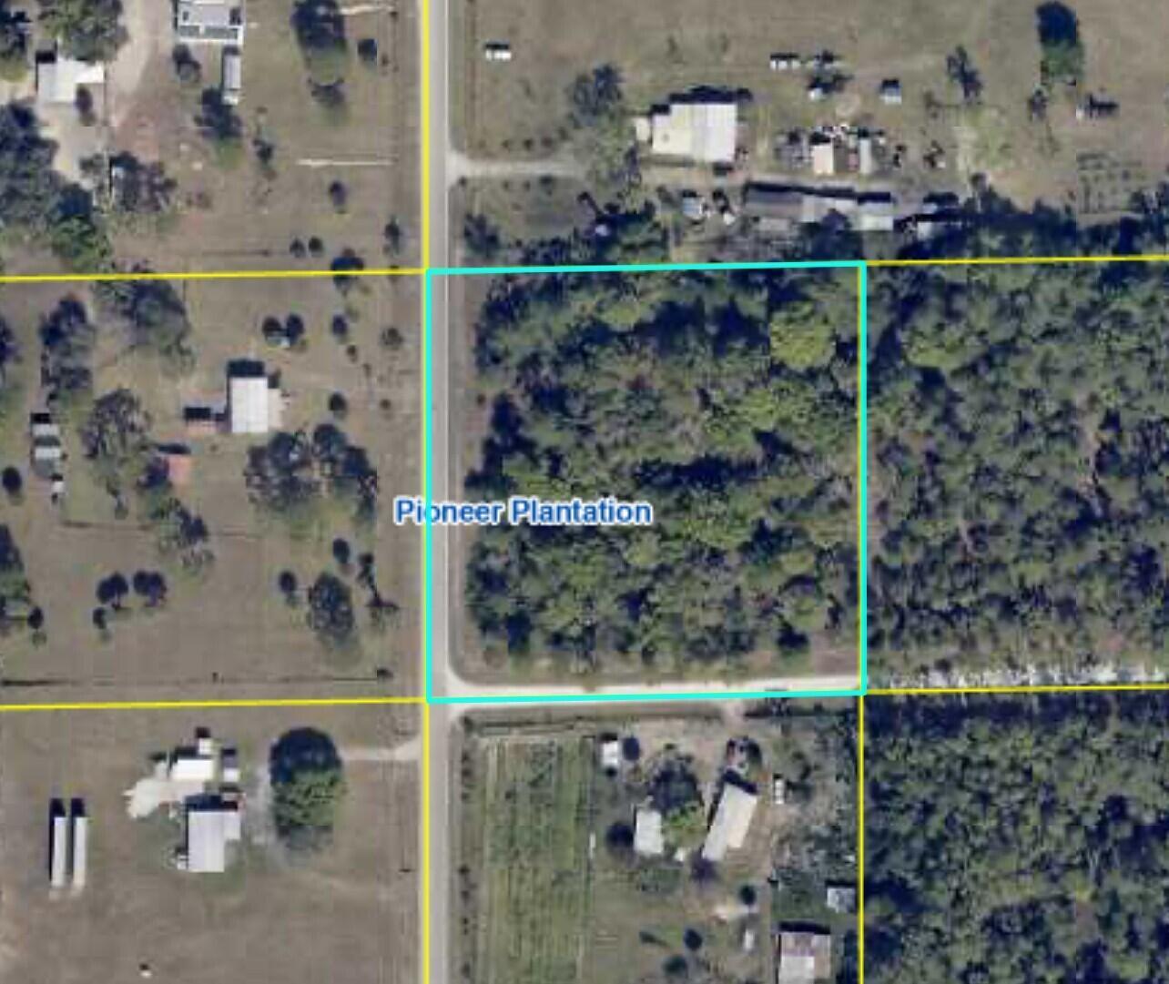 The Best and Perfect location to build your dream home in Clewiston! 2.5 acres corner lot located next to the main Rd on Hendry Isles Blvd and Marco Ave.
