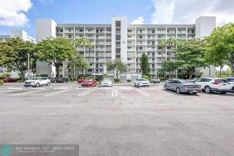 Condominium in Pompano Beach FL 2215 Cypress Island Drive Dr 11.jpg