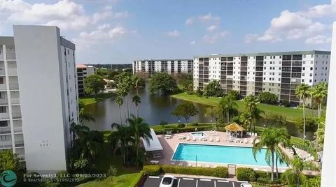 Condominium in Pompano Beach FL 2215 Cypress Island Drive Dr 13.jpg