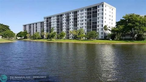 Condominium in Pompano Beach FL 2215 Cypress Island Drive Dr 14.jpg