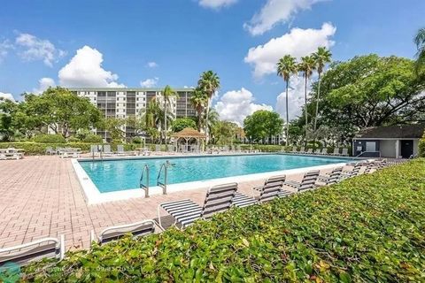 Condominium in Pompano Beach FL 2215 Cypress Island Drive Dr 10.jpg