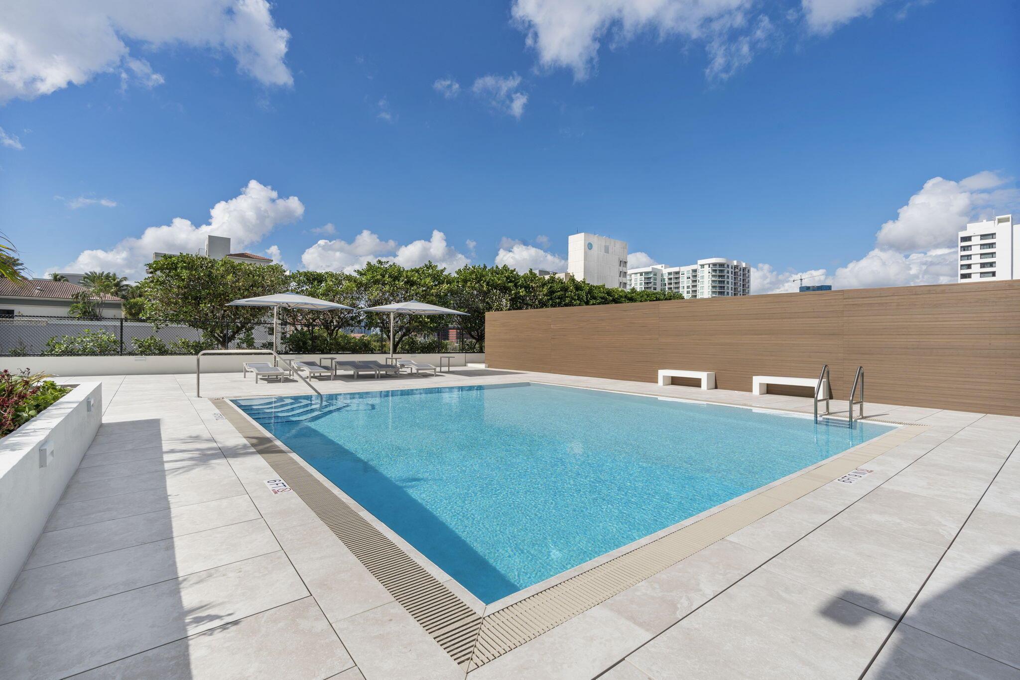 PLAZA OF THE PALM BEACHES - Residential