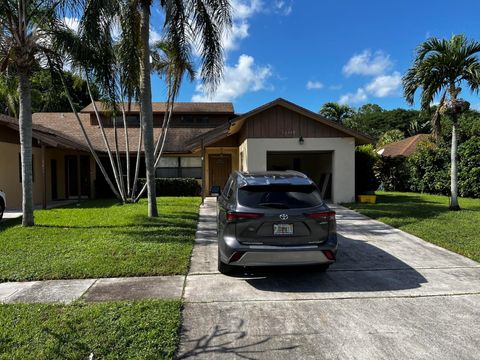 Best Deals on Single Family Homes for Rent in Palm Beach County 12449 Guilford Way Wellington FL 33414