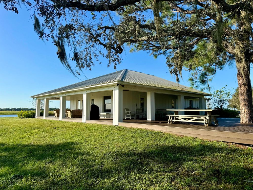 Photo of 14151 E Center Street, Okeechobee, FL 34974 (MLS # B26010291)