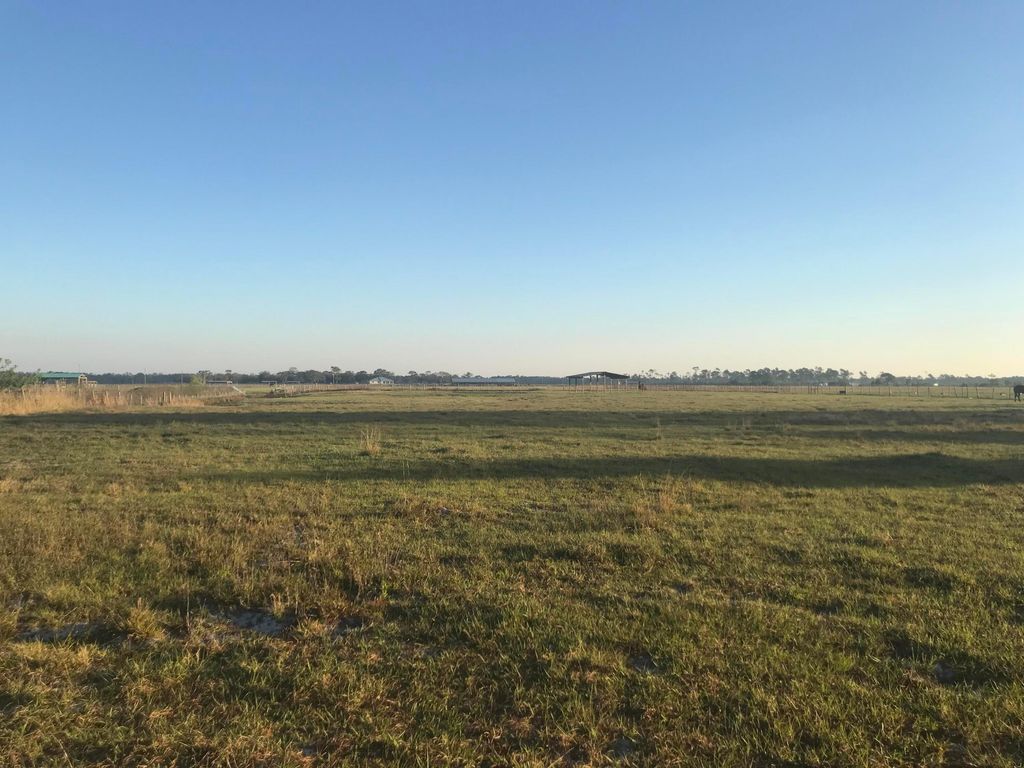 Photo of 14151 E Center Street, Okeechobee, FL 34974 (MLS # B26010291)