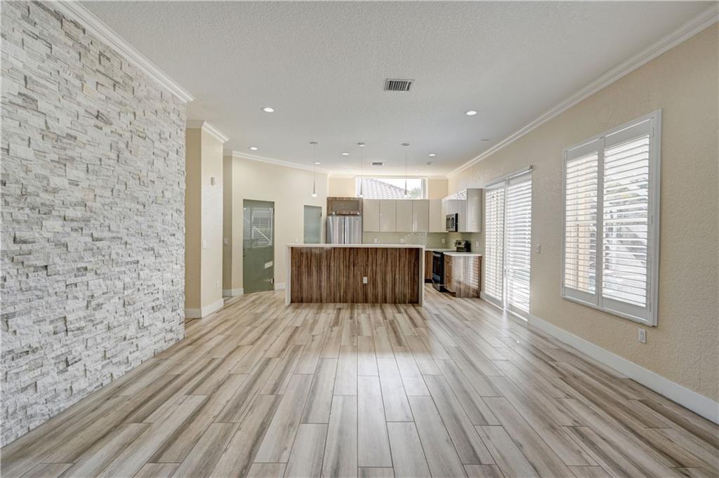 Boulevard Forest 113-39 B - Residential