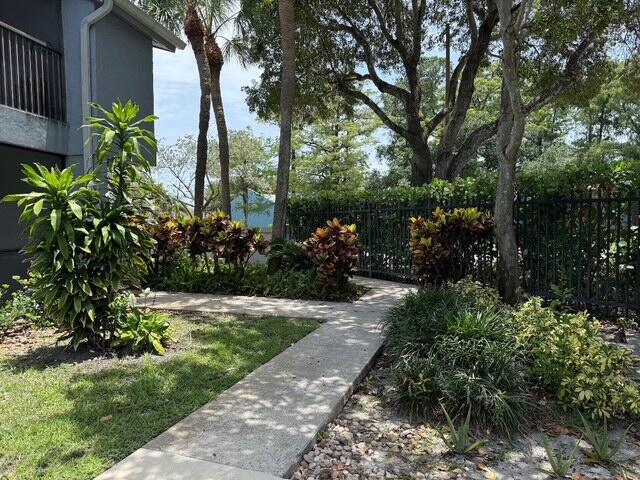 2753 S OAKLAND FOREST Drive 102, Oakland Park FL 33309