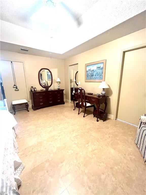 Boulevard Forest 113-39 B - Residential