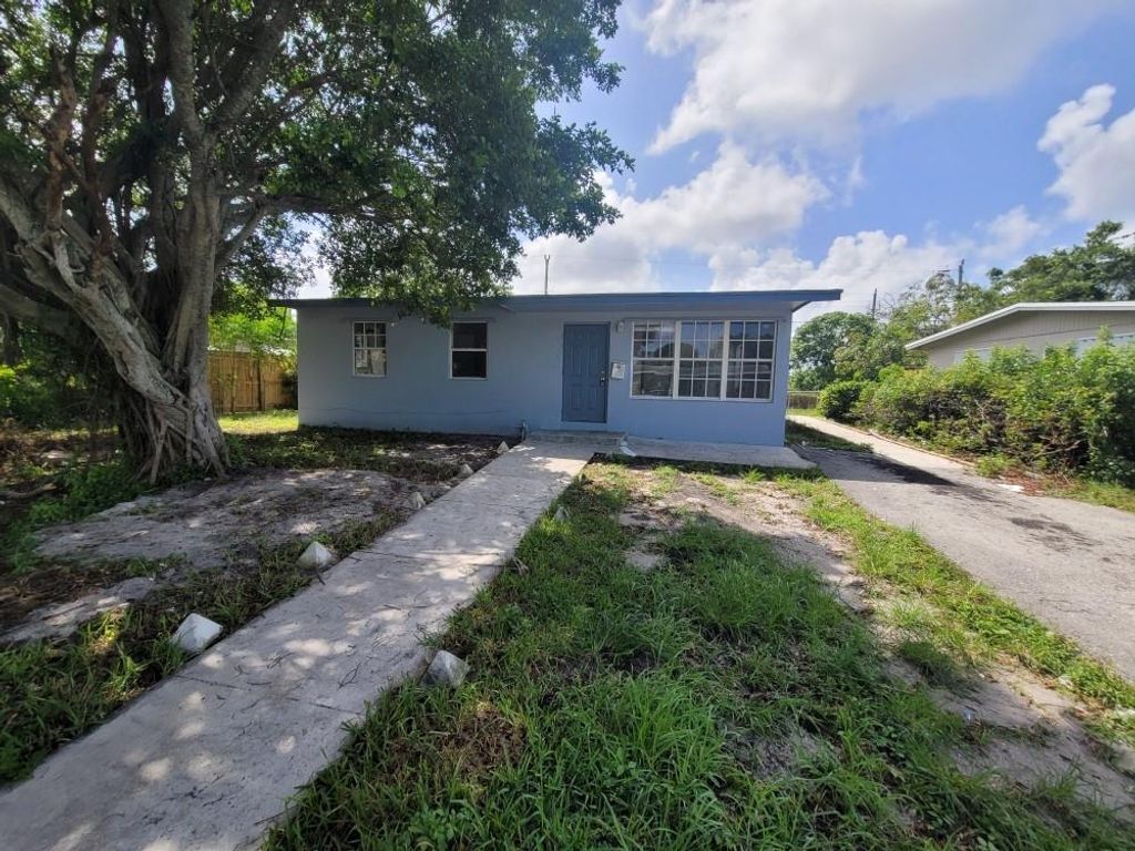 Photo of 1305 8th St, West Palm Beach, FL 33401 (MLS # F10389403)