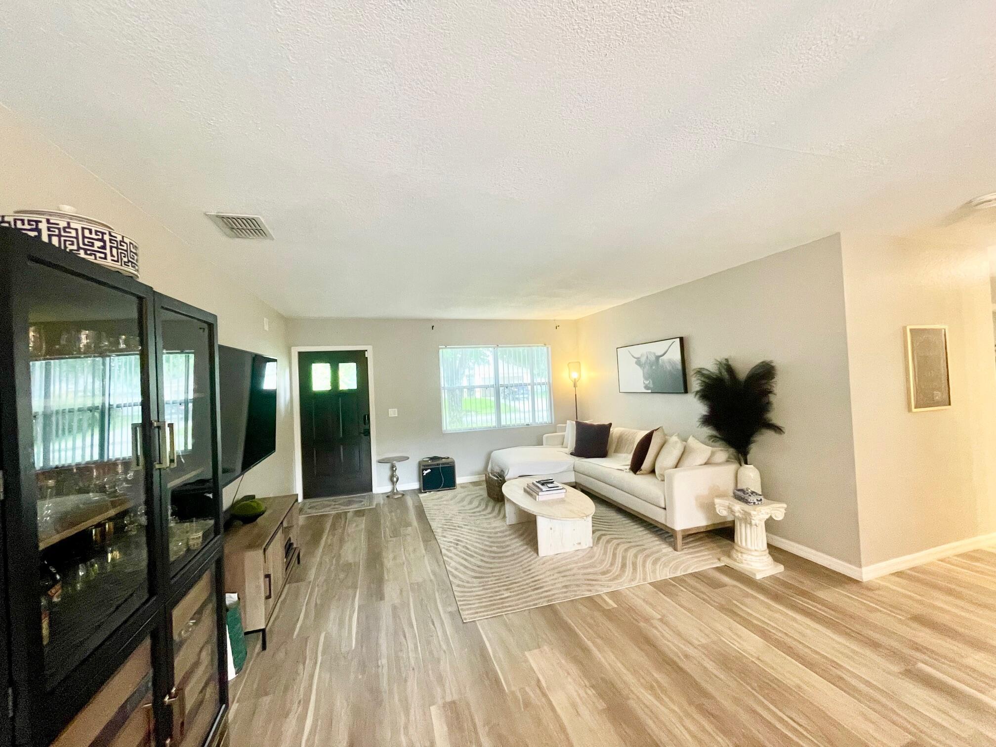 PORT ST LUCIE SECTION 40 - Residential Lease