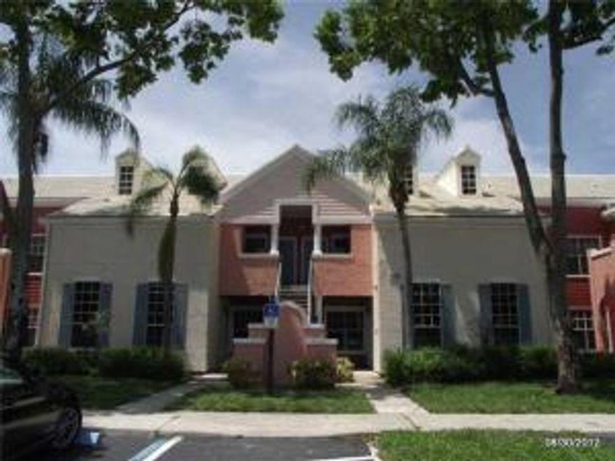 CUTE 1/1 IN GATED COMMUNITY OF BAHIA AT DELRAY, NICE OPEN KITCHEN NEW CARPET,W/D IN THE UNIT, HIGH CELINGS LIGHT & BRIGHT UNIT,KEY WEST STYLE 2 FLOOR VILLA, HEATED POOL & CLUBHOUSE & SPA, TENNIS, BIKE TO THE BEACH, 4 MINUETS TO DOWN TOWN ATLANTIC AVE WITH ALL THE NIGHT LIFE & RESTURANTS AND SO MUCH TO DO.. FITTNESS CENTER, SAND VOLLY BALL,AND MORE,LOCATION,LOCATION!! YOU WILL LOVE THIS PLACE TO CALL HOME. PRICED TO SELL FAST. ALL EAST OF I95 OFF OF LINTON BLVD. DELRAY BEACH