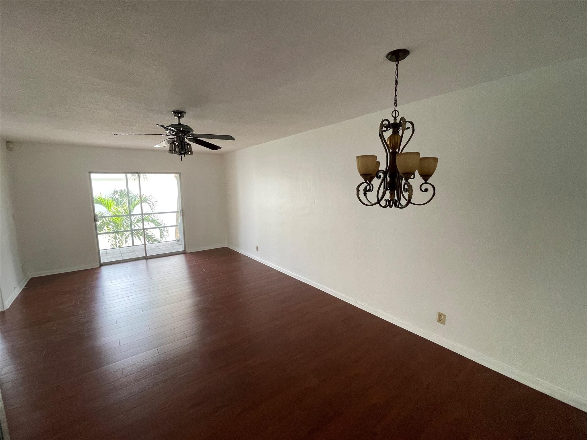 2050 NE 39th St N312