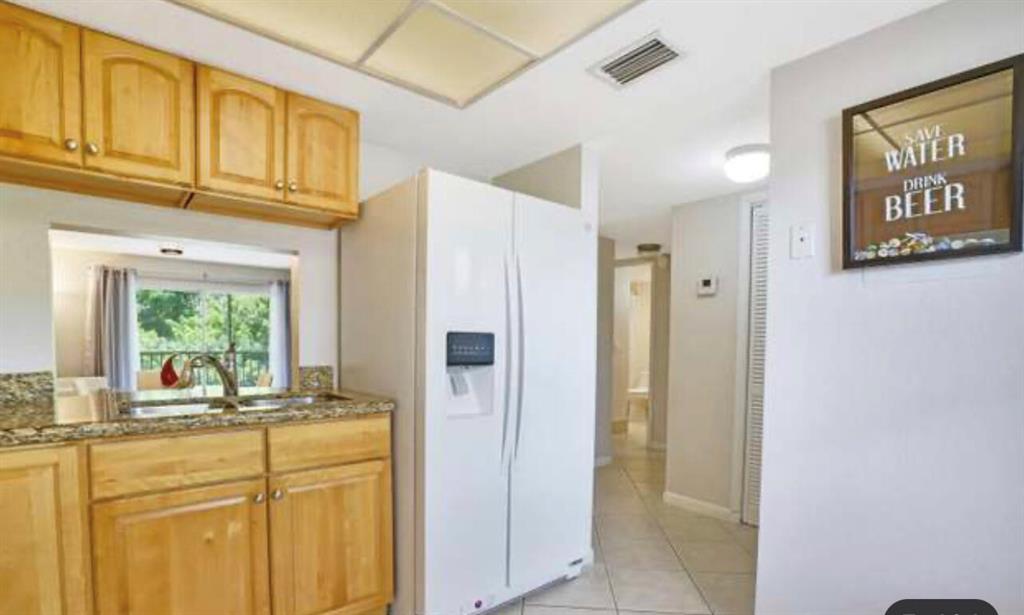 2/2 Condo for all ages in West Boca Raton.Close to shopping centers, hospital and A rated schools.