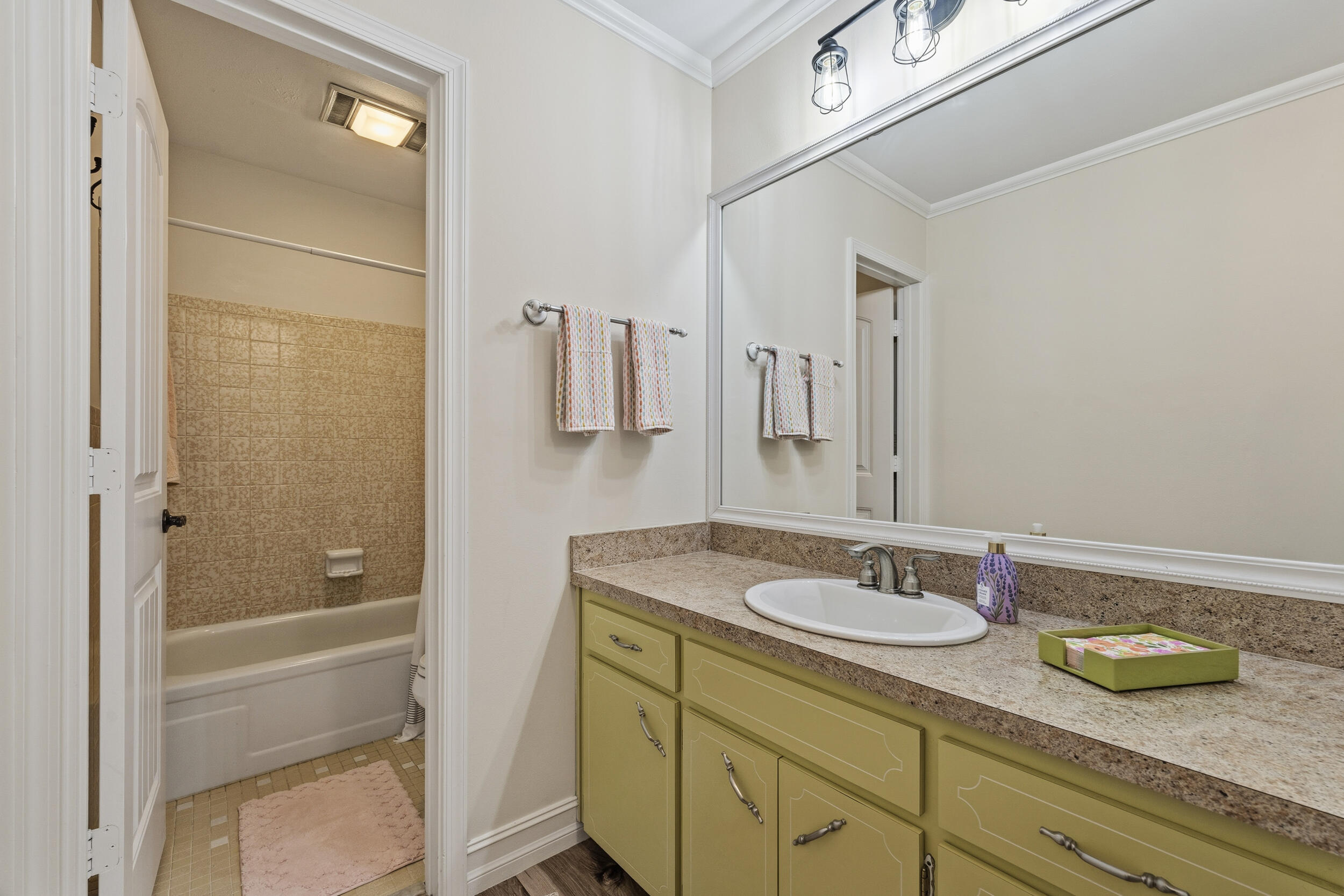 Johns Composite Mino - Residential