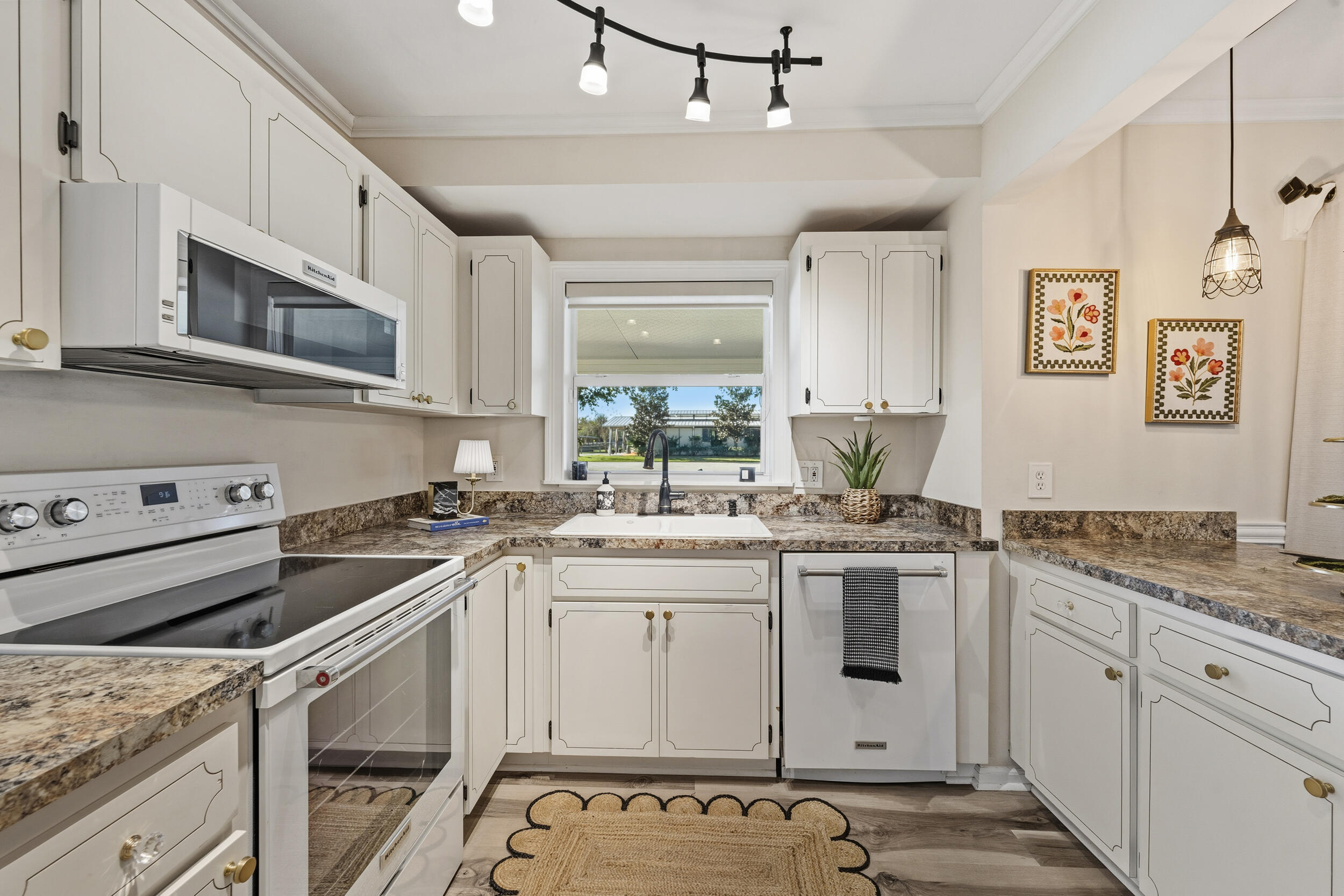 Johns Composite Mino - Residential