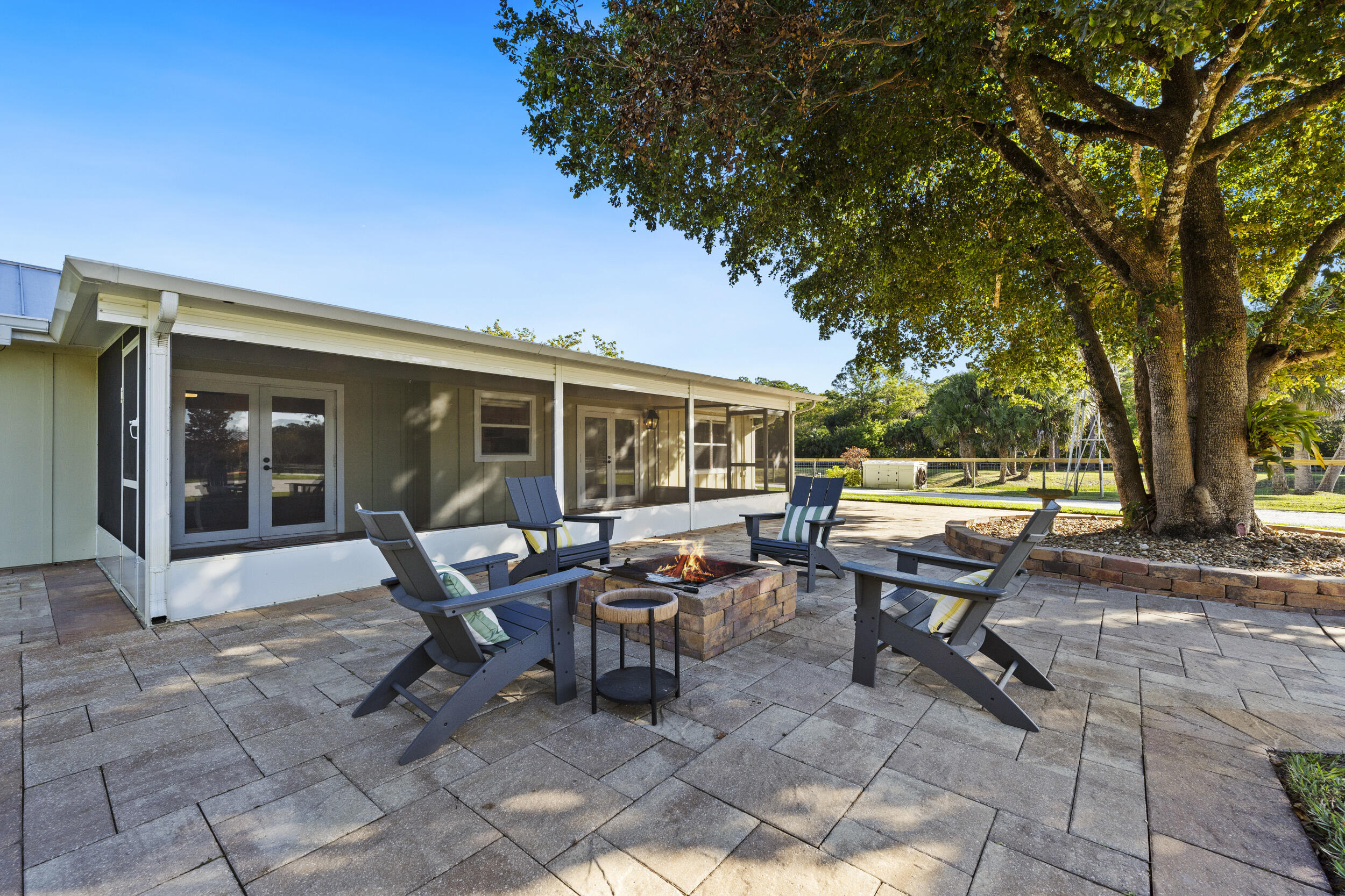 Johns Composite Mino - Residential