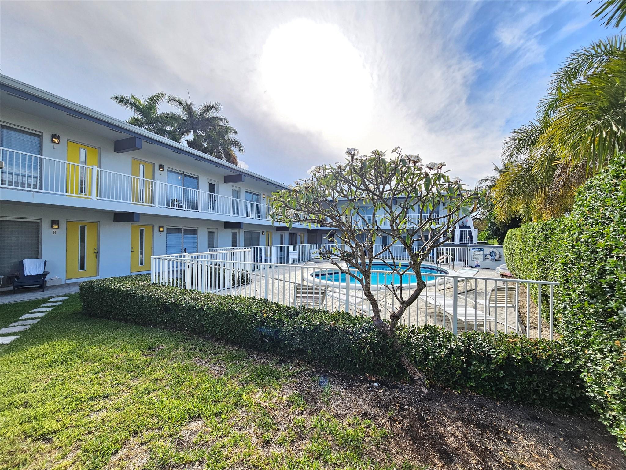 1354 Bayview Dr