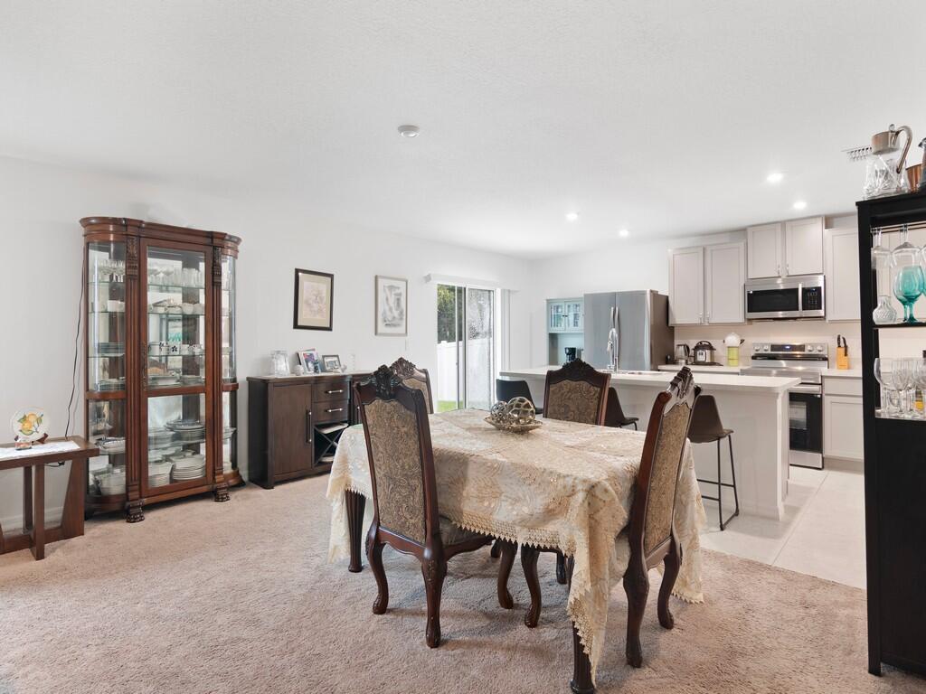 VERO LAKE ESTATES - Residential