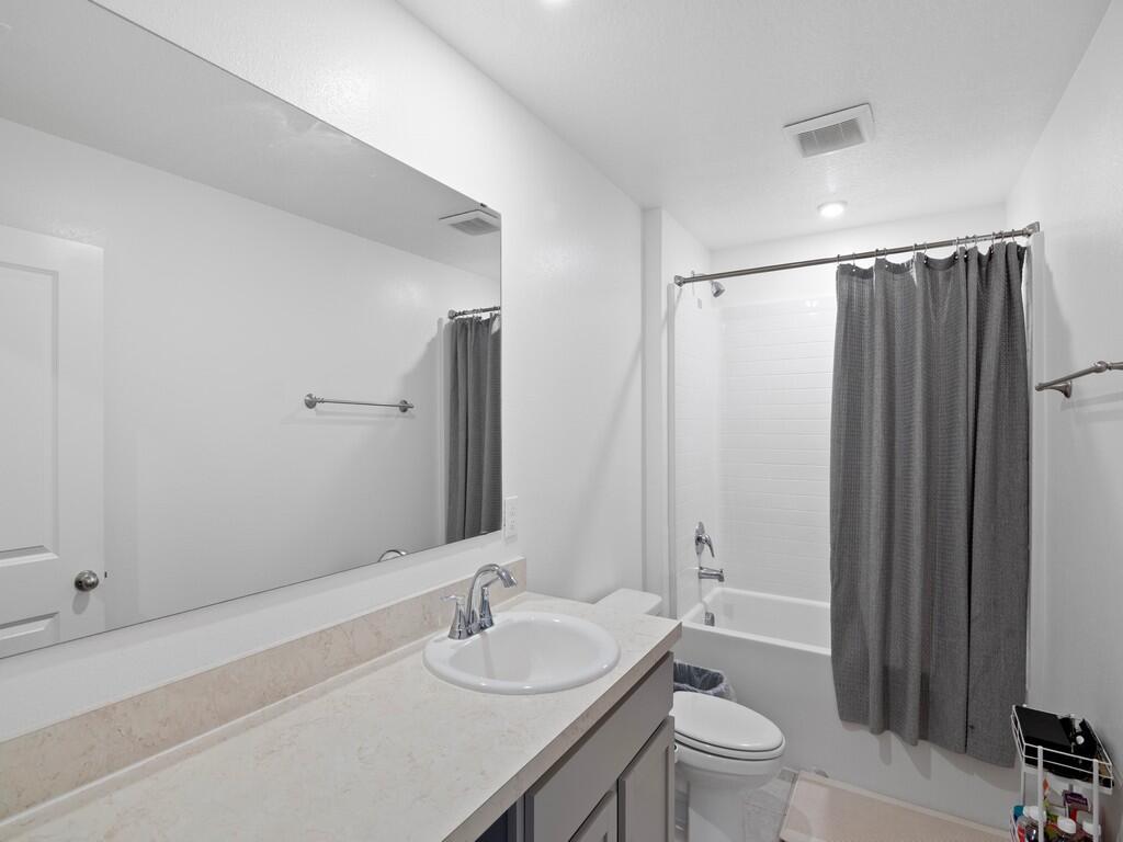 VERO LAKE ESTATES - Residential