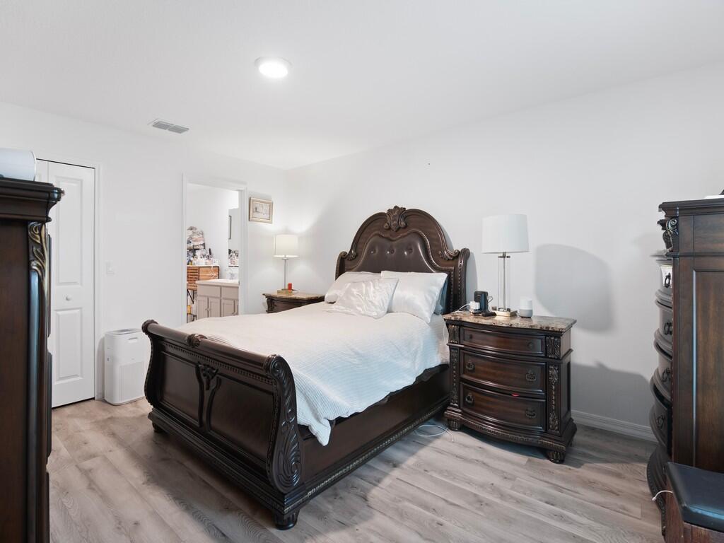 VERO LAKE ESTATES - Residential