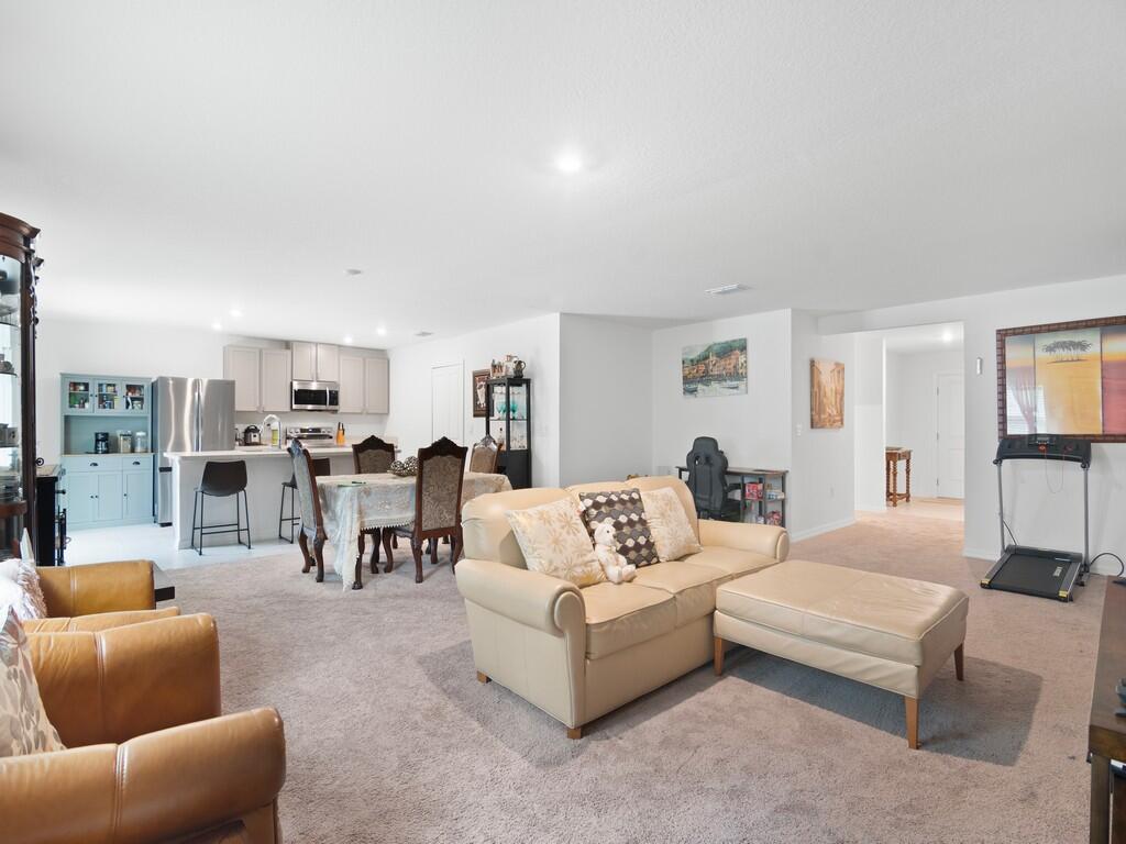 VERO LAKE ESTATES - Residential