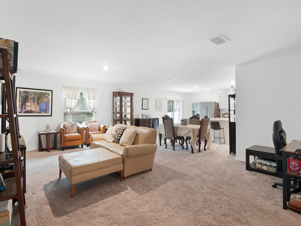 VERO LAKE ESTATES - Residential