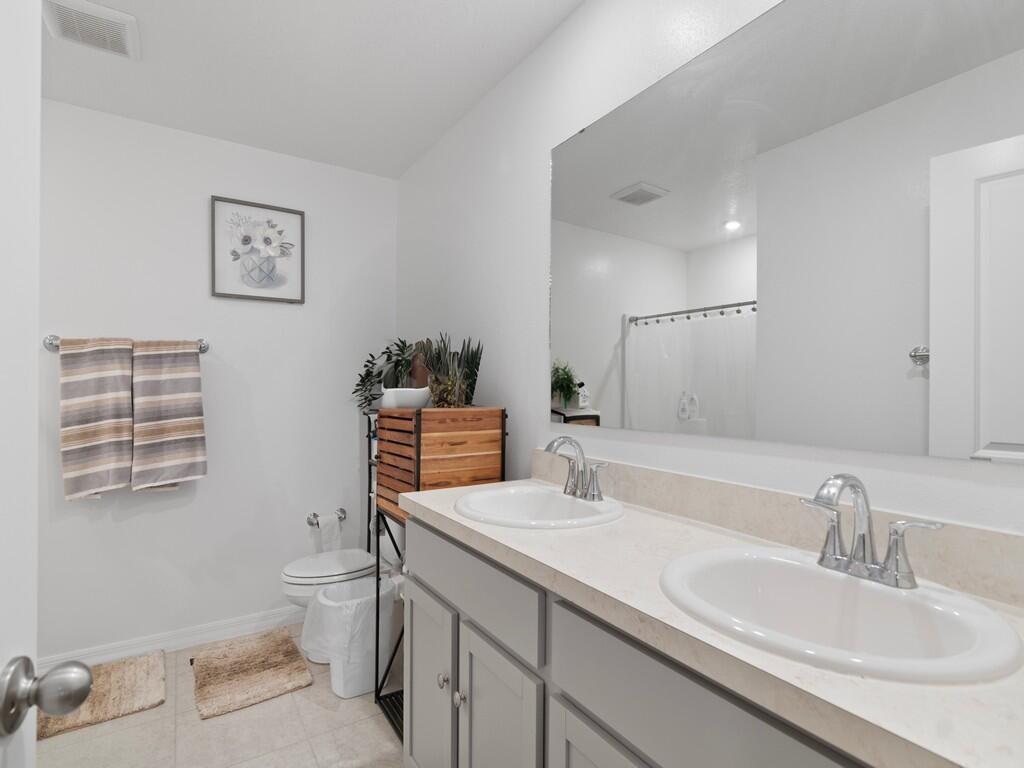 VERO LAKE ESTATES - Residential