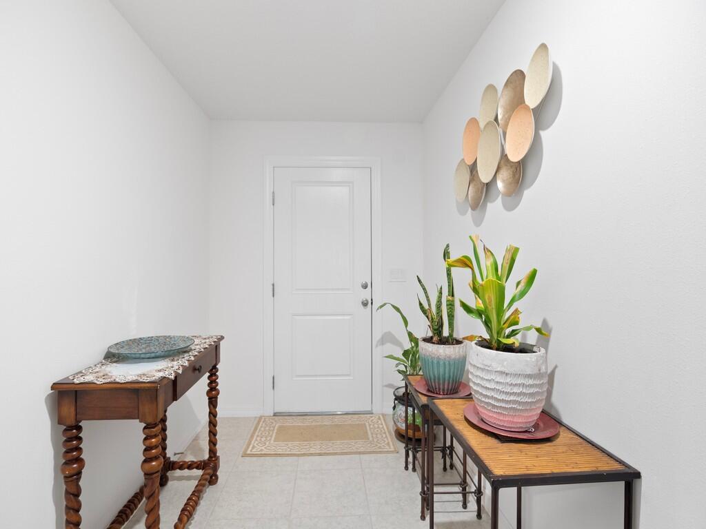 VERO LAKE ESTATES - Residential