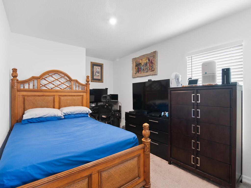 VERO LAKE ESTATES - Residential