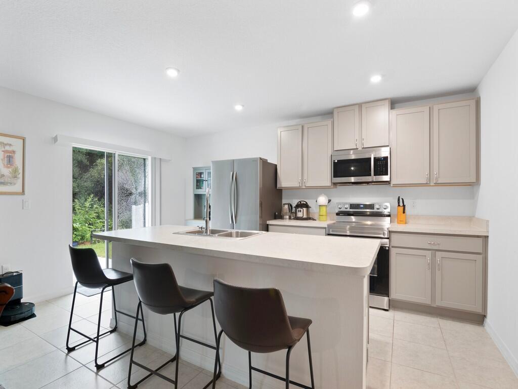 VERO LAKE ESTATES - Residential