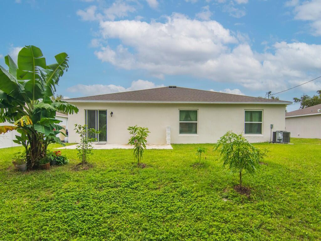 VERO LAKE ESTATES - Residential